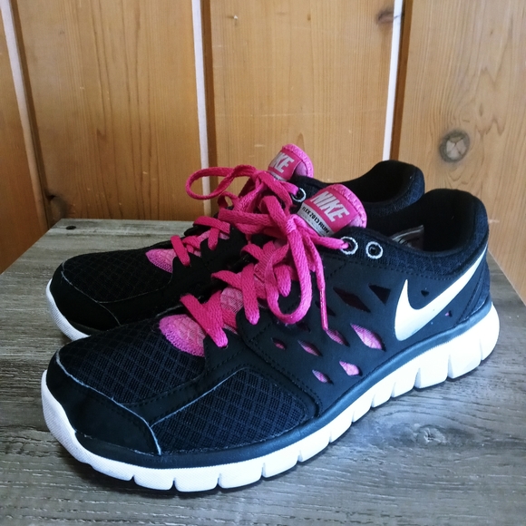 Nike Shoes - Nike Fitsole Athletic Shoe